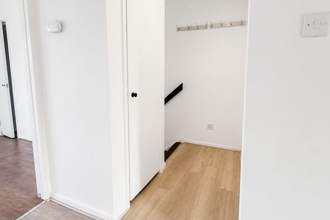 4 Gloucester Court, One Bedroom Flat - Mitcham CR4, Mitcham photo 5
