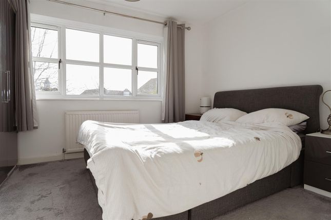 1, Paddock Close, Dorking photo 5