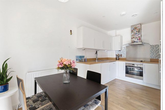 Flat 28 Bawley Court, 1, Magellan Boulevard, London photo 4