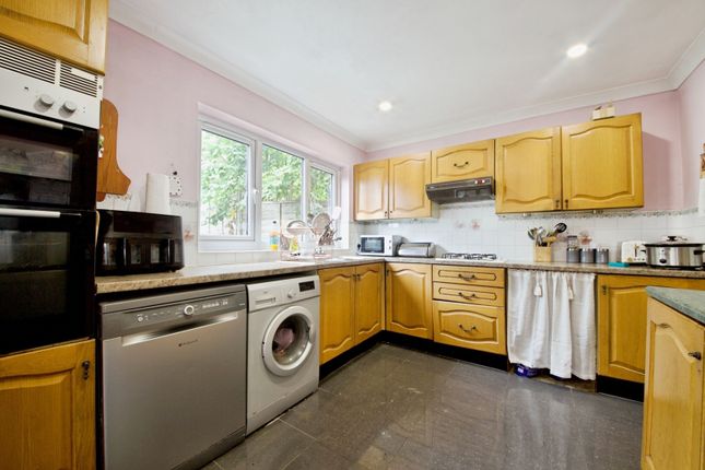 74, Seymer Road, Romford photo 3