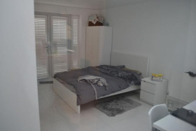 66, Gibbins Road, London photo 2
