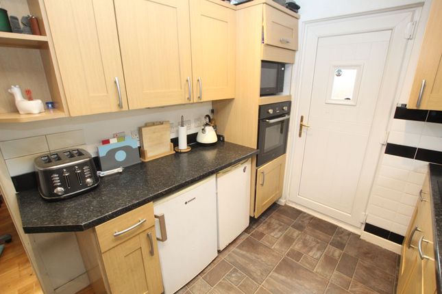 290 Calderbrook Road, Littleborough photo 3