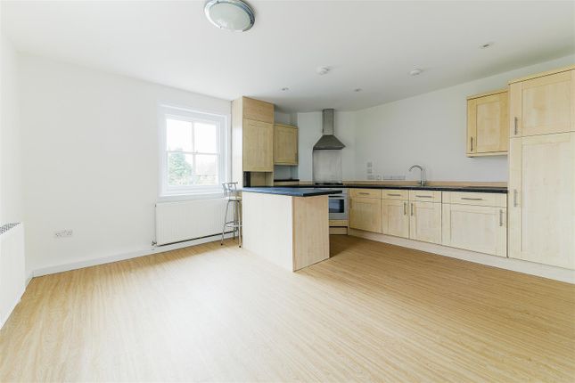 Flat to rent in High Street, Banstead