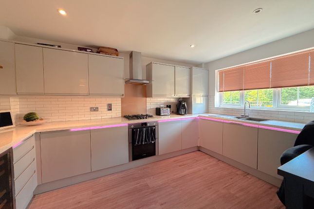 88 Priestley Road, Stevenage, Hertfordshire photo 4