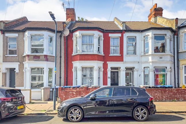 3-bed terraced on 17, London, £290,000