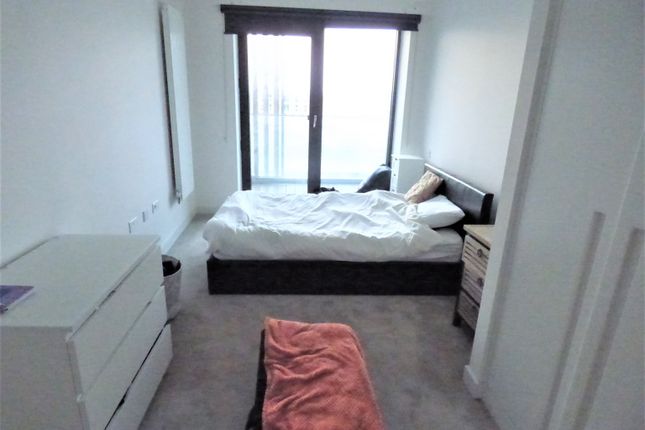 Flat to rent in Marco Polo Tower, Bonnet Street, London
