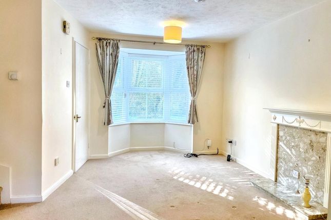 21 Cranmer Walk, Crawley photo 2