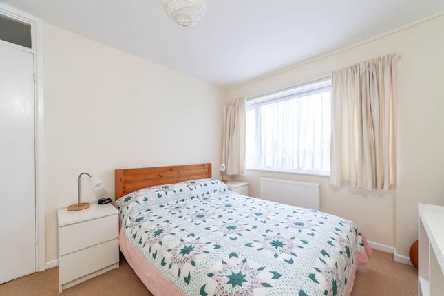 Terraced house for sale in Cranbourne Close, Norbury