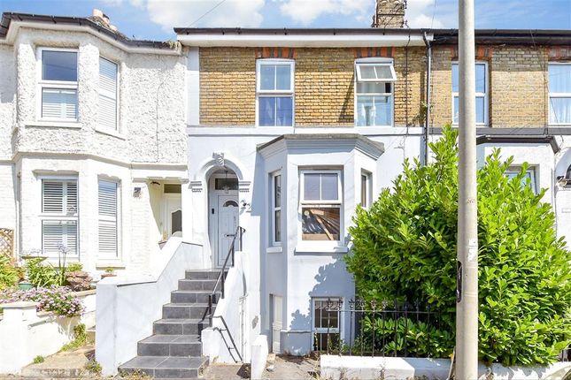 Flat for sale in Avenue Road, Dover, Kent