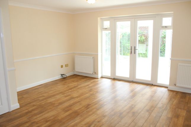 8, Beales Farm Road, Hungerford photo 3