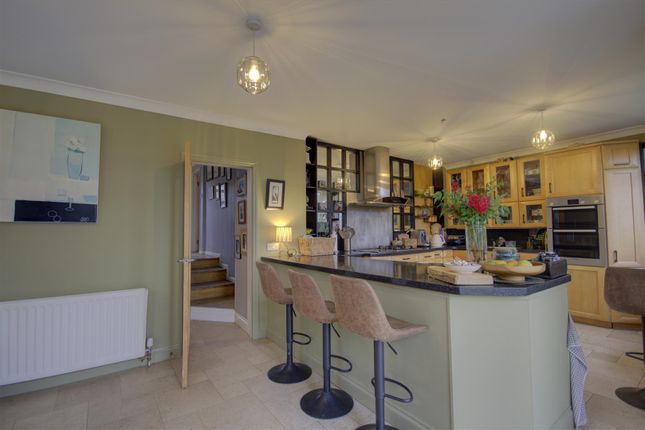 34, Eynsford Rise, Dartford photo 3