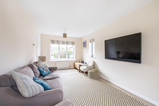 10, Pasture View, Oaklands Lane, St. Albans photo 3