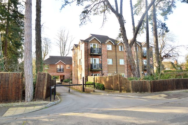 Thumbnail Flat to rent in Cygnet House, Boulters Court, Maidenhead, Berkshire