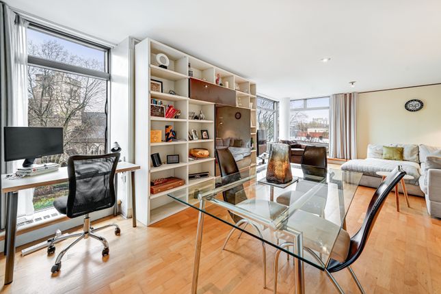 Flat for sale in Parliament View Apartments, 1 Albert Embankment