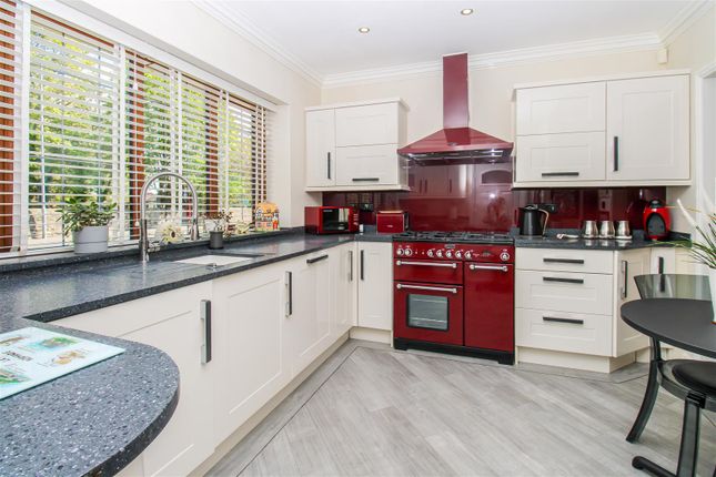 2, Walton Lane, Wakefield photo 4