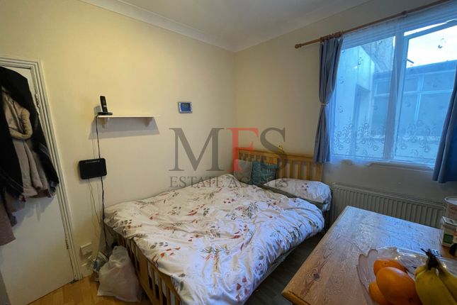 46, Victoria Road, Southall photo 3