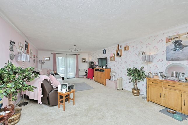 9, Monkhams Drive, Thetford photo 5