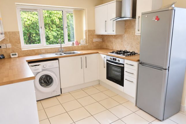 1c, Courtney Way, Kingswood photo 4