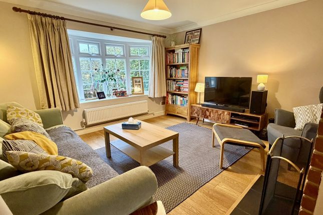23, Green Farm Road, BAGSHOT photo 3