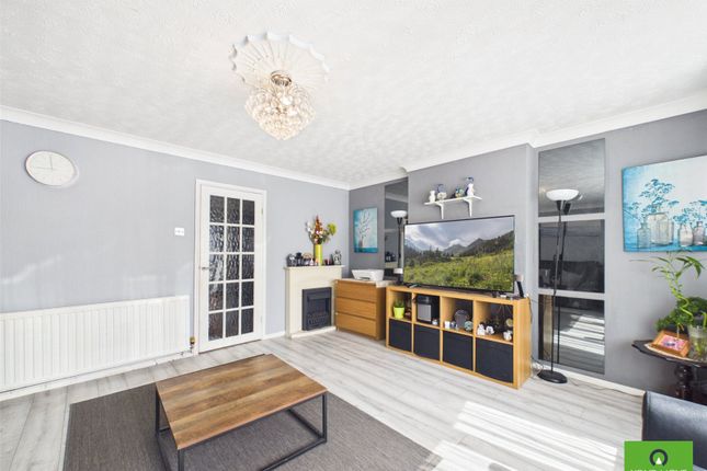 8, Fulmar Road, Havering photo 4
