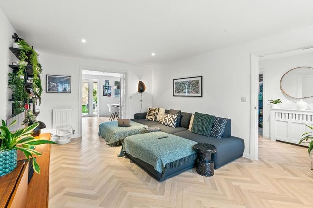 7, Milton Close, Bishops Stortford photo 3