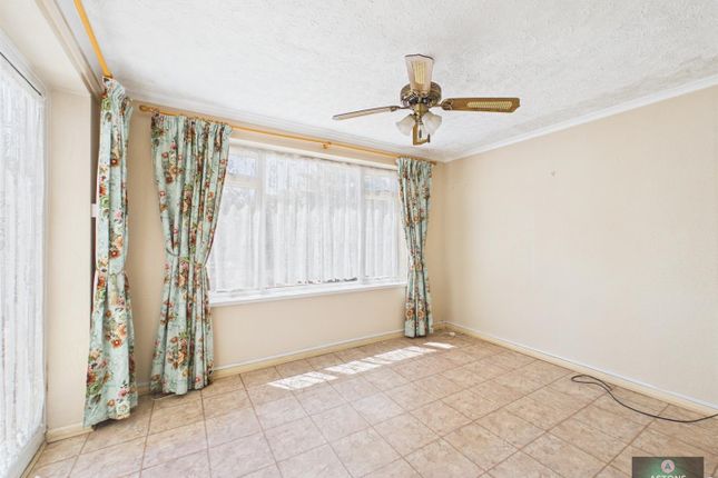 26, Gainsborough Road, CRAWLEY photo 4
