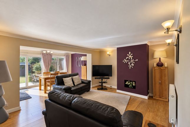 156, Colwell Drive, Witney photo 2