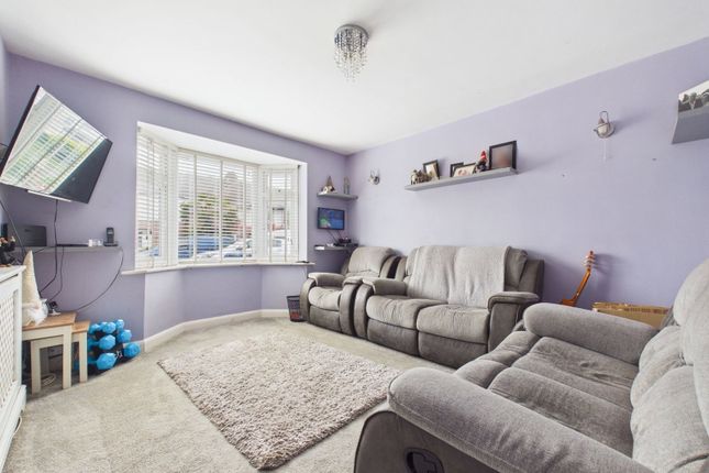 67, Orchard Avenue, Lancing photo 3