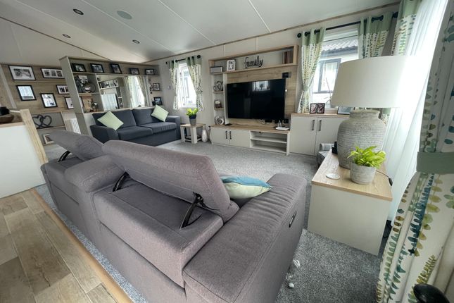 44, BEACH RETREAT, Pevensey BAY photo 4