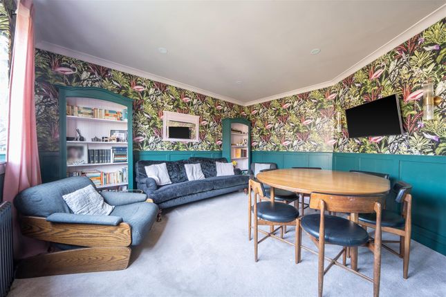 24, Southview Gardens, Worthing photo 2