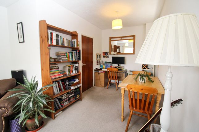 Flat 5, Cliftonville Road, Northampton photo 4