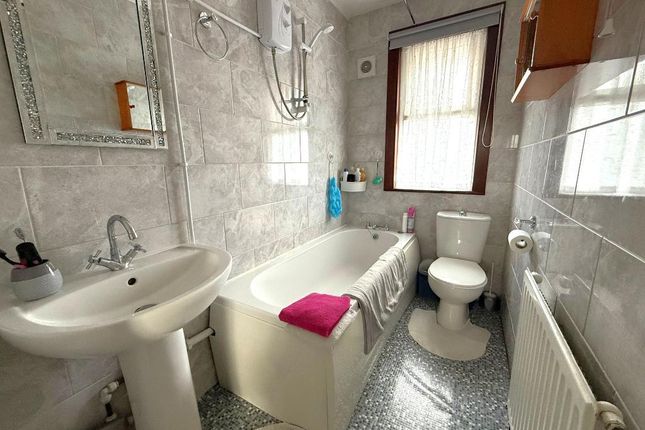 88, St Augustine Avenue, Luton photo 3