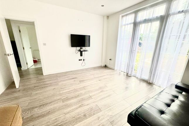 Brocket Way, Chigwell photo 3