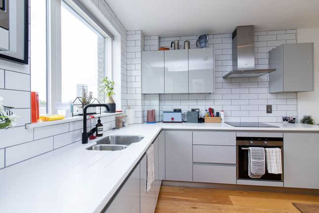 Flat for sale in Costermonger Building, Arts Lane
