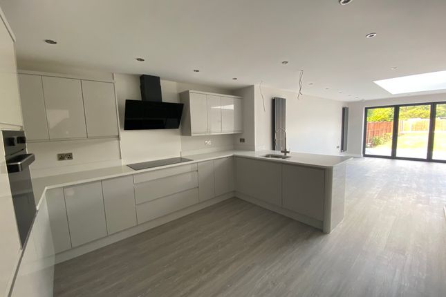 44, Liverpool photo 2