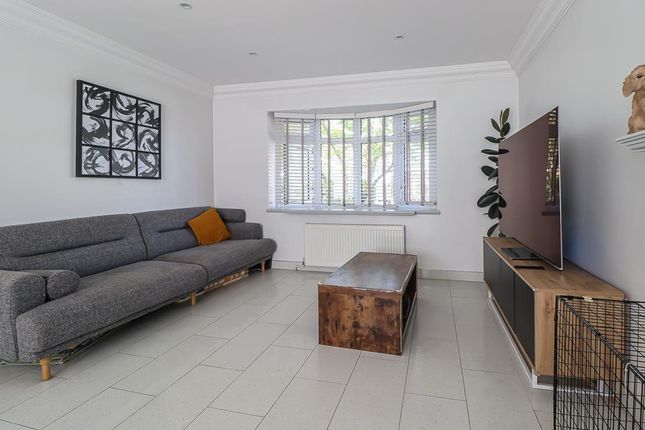 20, Steeplefield, Leigh-on-Sea photo 4
