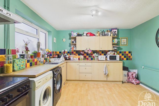 7, Morris Close, Lydney photo 3