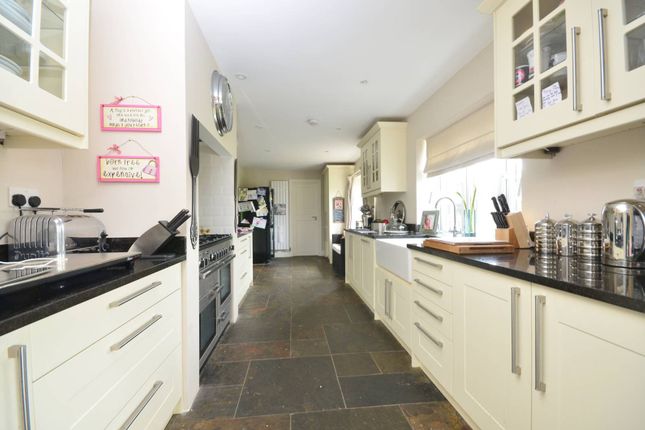 Thumbnail Detached house to rent in Brook Farm, Worplesdon, Guildford