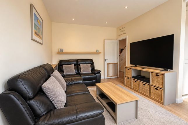 38, Dorset Waye, Hounslow photo 4