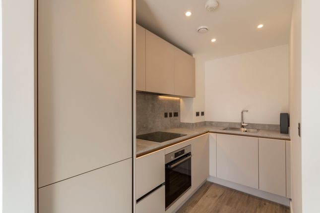 Apartment 502 The Colmore, Snow Hill Wharf, Birmingham photo 4