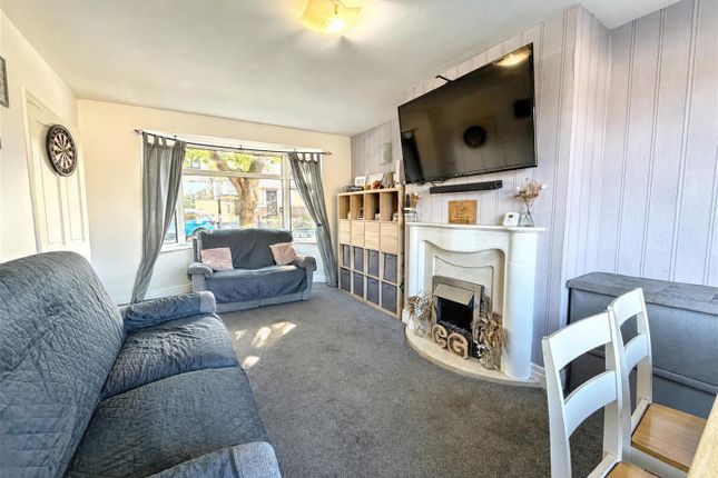 7, Milnbank Avenue, Buxton photo 3