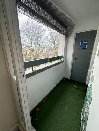 Bernhardt Crescent, London photo 4