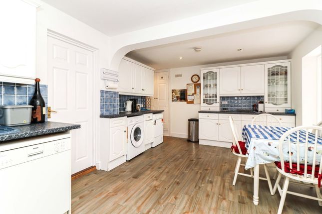 22, Crabbe Crescent, Chesham photo 3