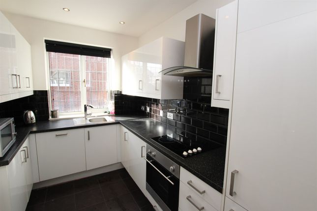 Flat to rent in Clumber Crescent South, The Park, Nottingham