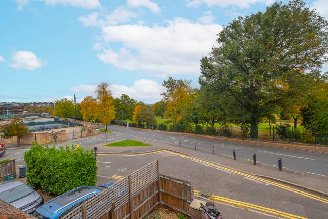 224, Somerset Road, London photo 2