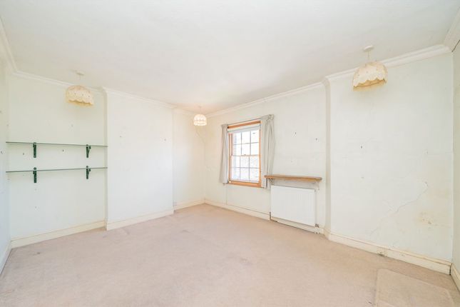 11, The Embankment, Twickenham photo 2