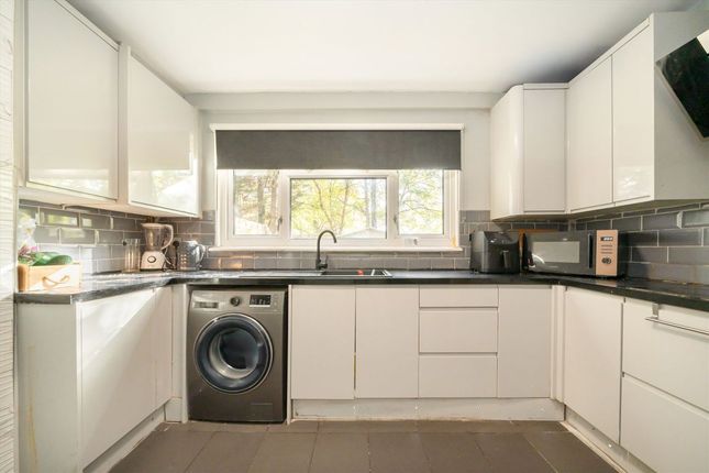 112, Myrtle Road, Hounslow photo 3