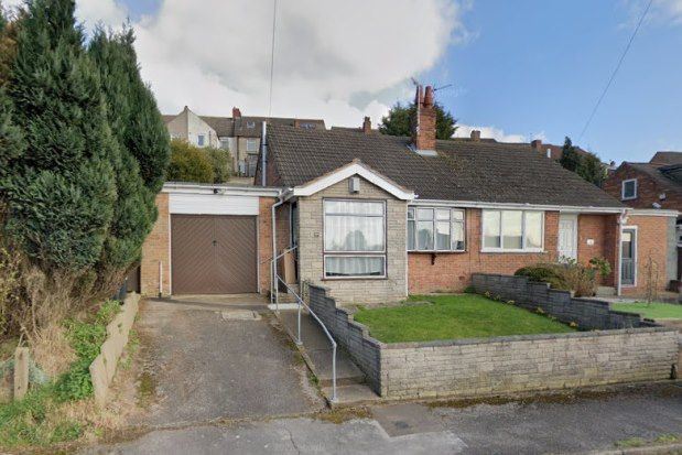 Thumbnail Semi-detached bungalow to rent in North Street, Nottingham