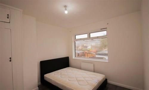 Terraced house to rent in Kent Road, Grays