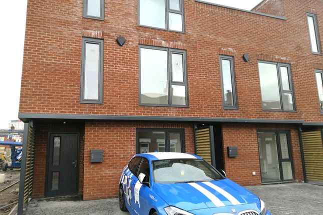 Thumbnail Town house to rent in Norway Street, Salford